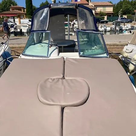 Insolite Sur Un Bateau A Quai Úszó hotel *